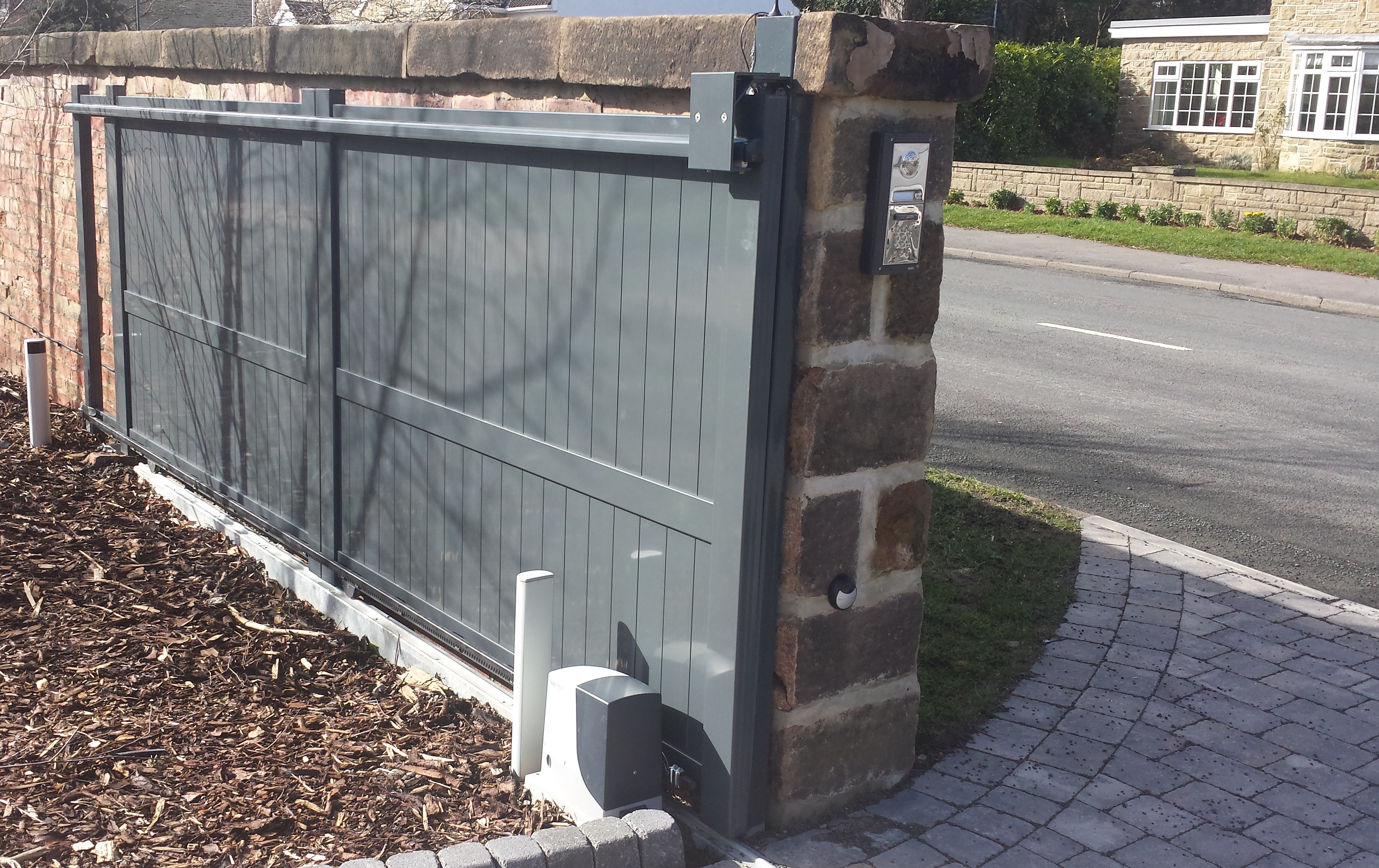 Aluminium Sliding Gate With Track