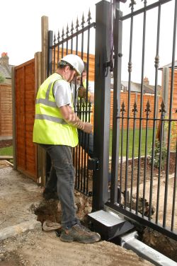 Automatic Electric Gate Installer