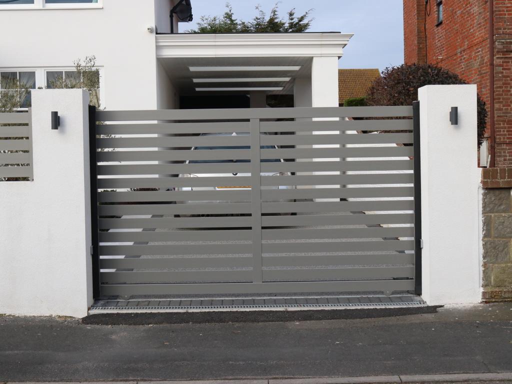 Sliding driveway gates