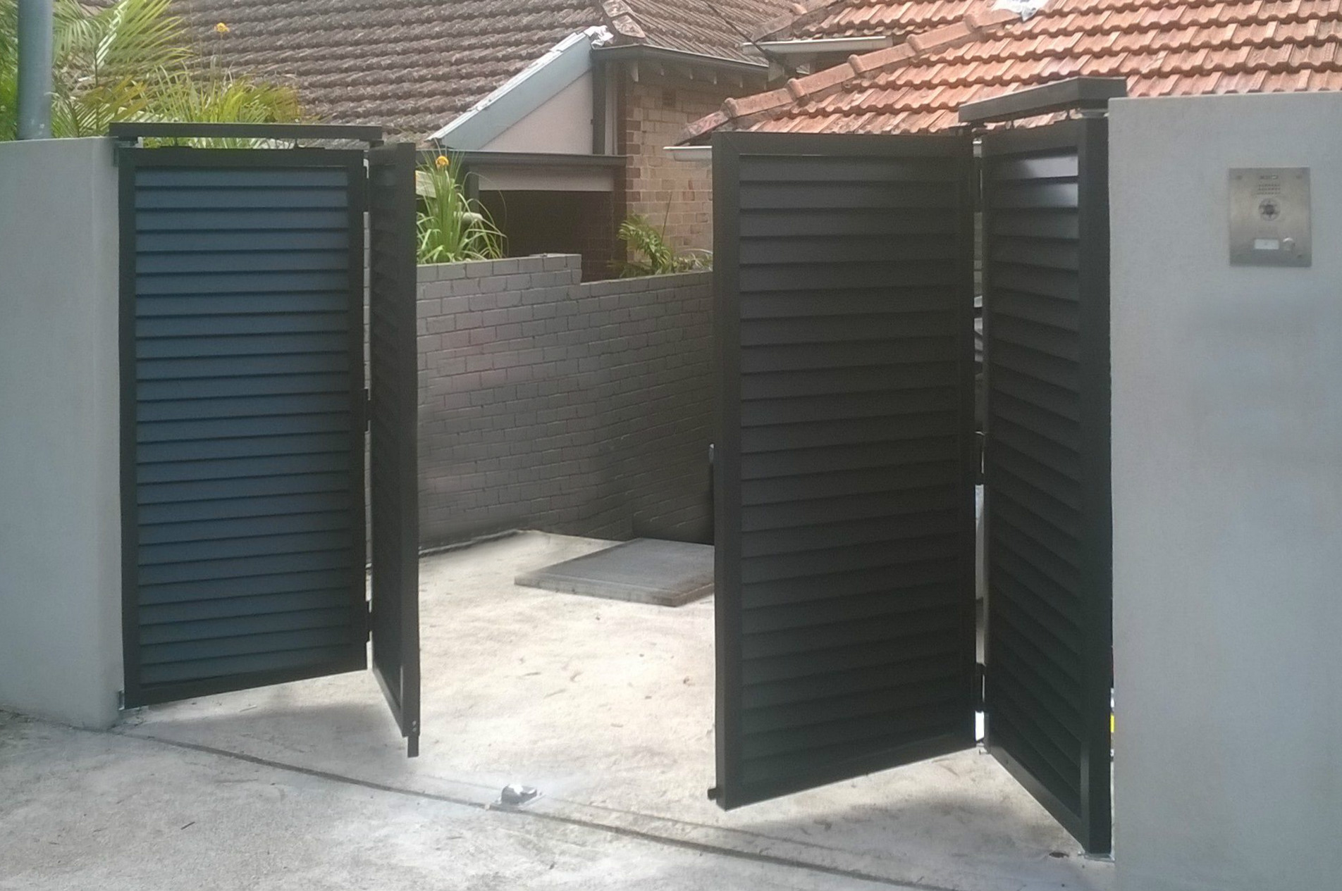 bi-fold driveway gates