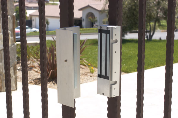 Maglock for automatic gates