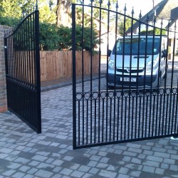 Options For Securing Vehicles If You Don't Have A Garage