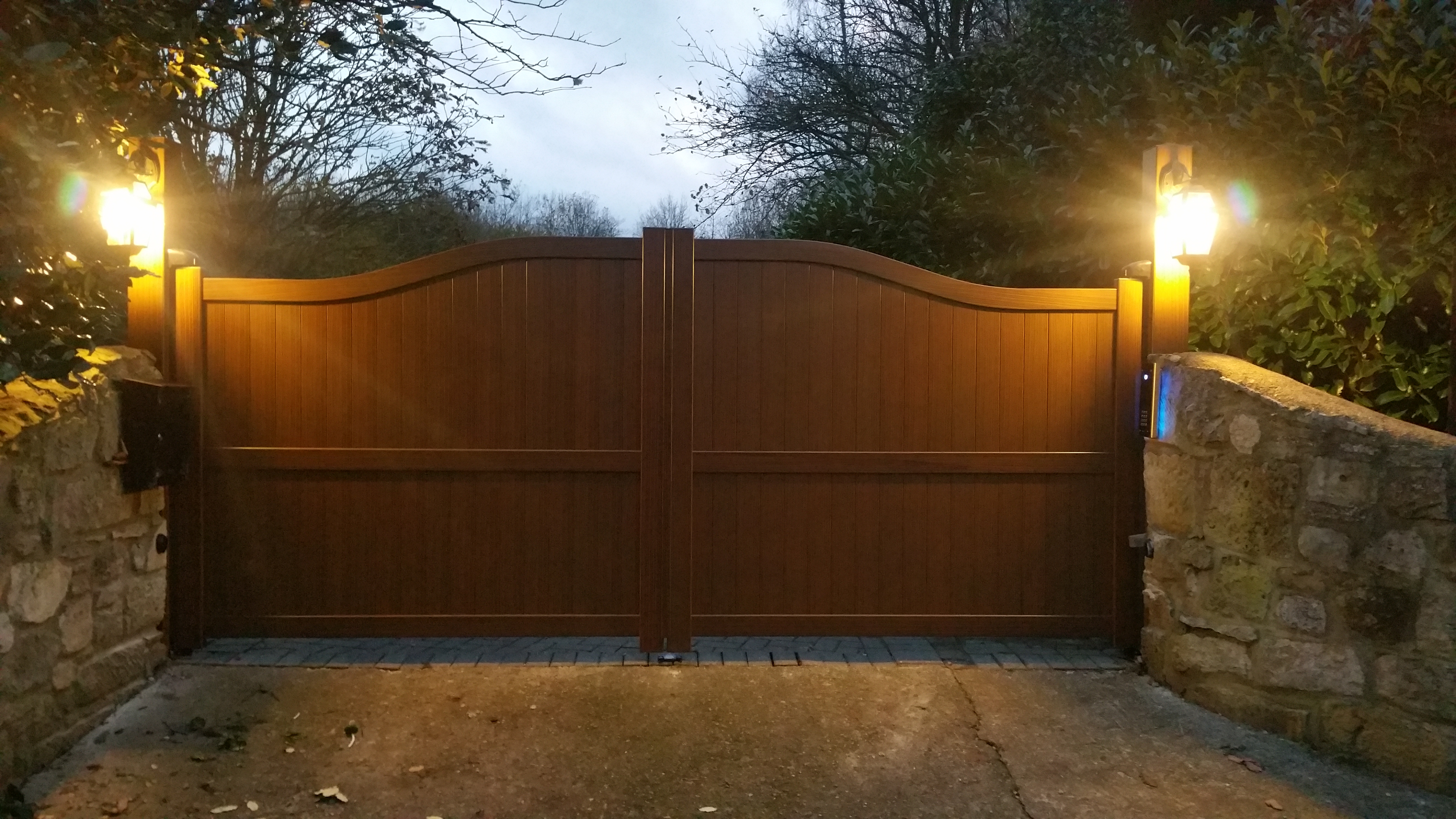 Aluminium driveway gates