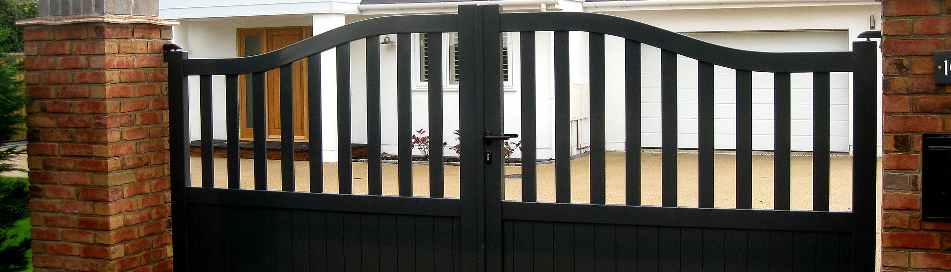 Automatic driveway gates