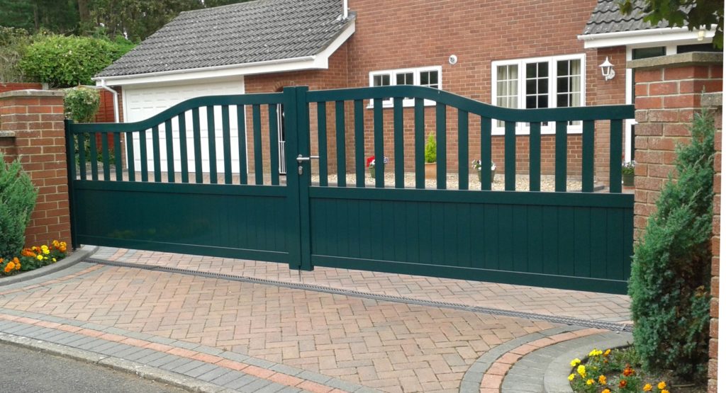 Aluminium driveway swing gates