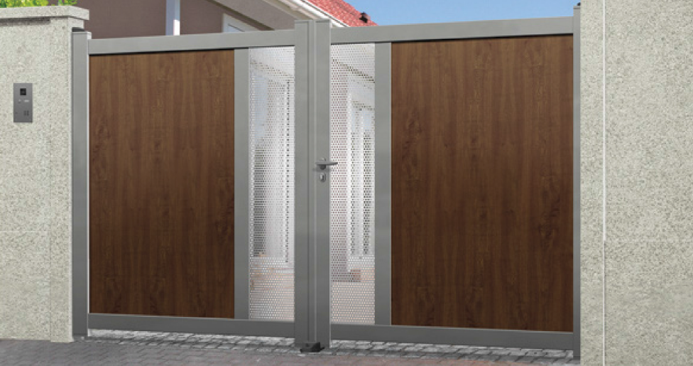 Aluminium Gate In Wood Finish