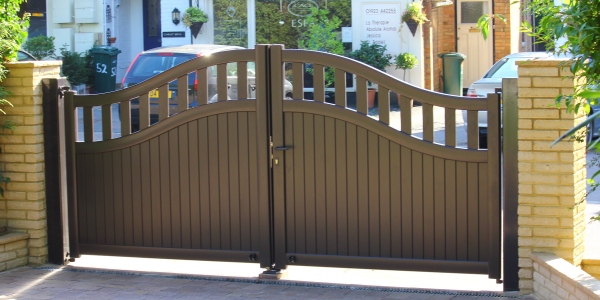 Aluminium Gate In Brown